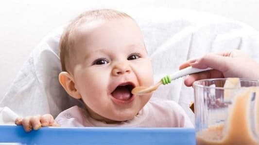 الأطعمة النيئة والمدخنة تهدد الطفل الرضيع بالتسمم الغذائي