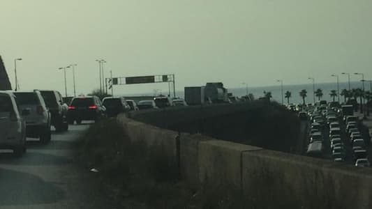 Photo: Heavy traffic congestion on the seaside route in Nahr El-Kalb, with cars barely moving