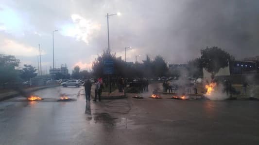 Zahle roundabout closed to traffic with burning tires