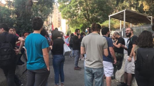 Photo: Sit-in in front of Justice Palace in Beirut to demand the release of demonstrators arrested yesterday