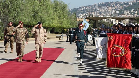 قائد الجيش بحث مع رئيس أركان الدفاع الهولندي في التعاون بين الجيشين 