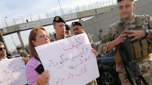 Protesters stage sit-in on Baabda road, up calls for speedy PM designation