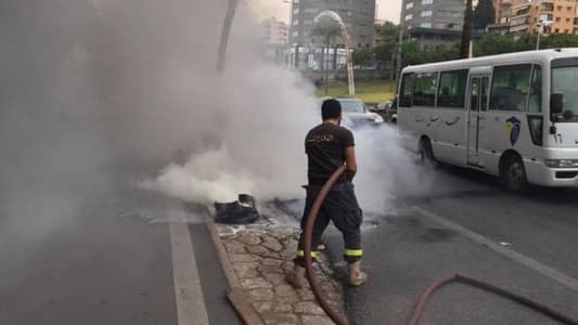 بالصورة: إخماد حريق في إطارات غير صالحة على أوتوستراد جونية