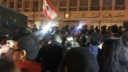 Protesters gather outside Central Bank in Hamra, declare open-ended sit-in