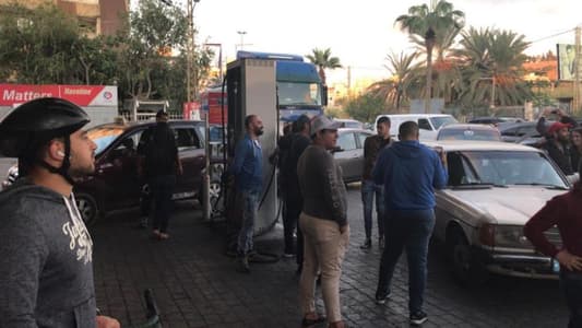 Protesters rally outside gas stations in Sidon, call for strike suspension