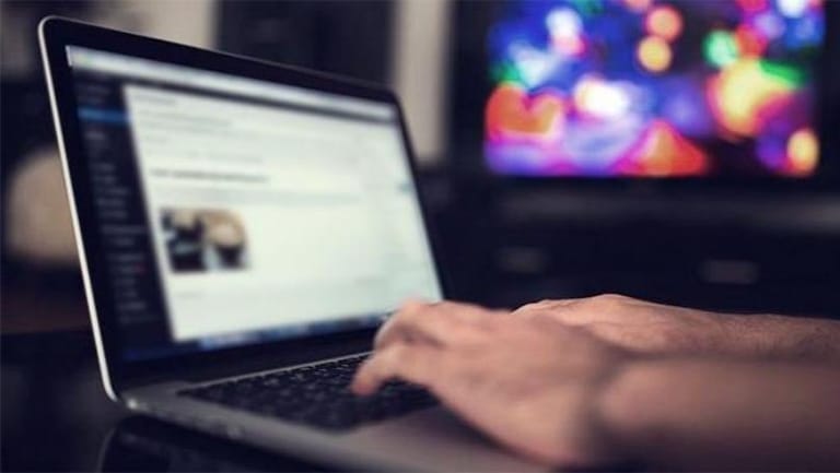 Memory card وإبتزاز... وسكّين "ست طقات"