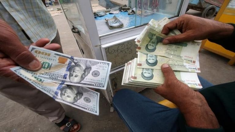المركزي الإيراني: لا تغيرات في سعر صرف الريال أمام الدولار