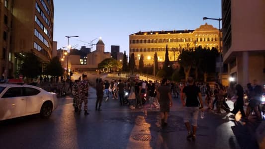 إحدى المتظاهرات على جسر الرينغ للـmtv: ابني مفقود منذ 5 أيام من ساحة رياض الصلح ويدعى علي عبد القادر حمّادي وقد سألت عنه في كل المخافر