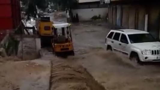 أمطارٌ غزيرة في قرى النبطية وسيول اجتاحت المحال التجارية