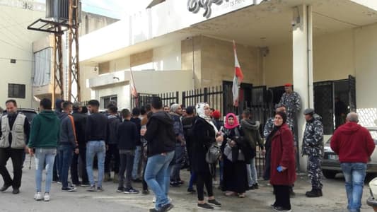 محتجون في عكار أقفلوا مؤسسات وإدارات عامة