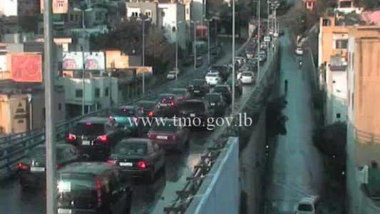 التحكم المروري: حركة المرور كثيفة من جسر البيجو باتجاه الاشرفية