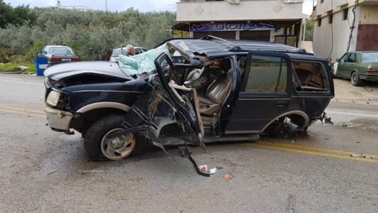 جريح باصطدام سيارة بعمود كهرباء