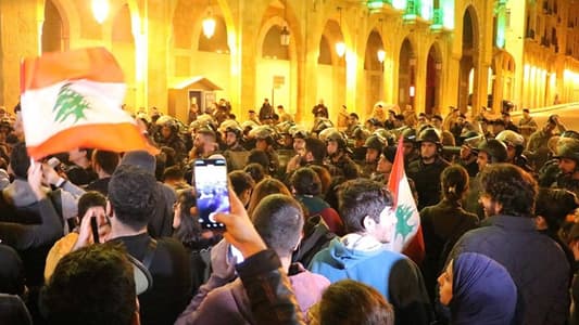 مراسل mtv من وسط بيروت: تراجع المتظاهرين الى الصيفي وهم يؤكدون أن الشرارة الاولى للاشتباكات لم تكن من قبلهم والقوى الامنية تستمر بالقاء القنابل المسيلة للدموع