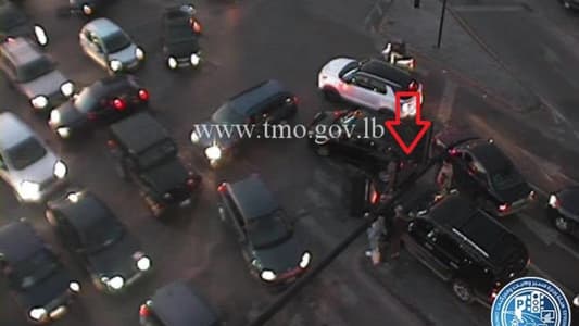 بالصّورة: تصادم بين سيارتين على تقاطع الشفروليه