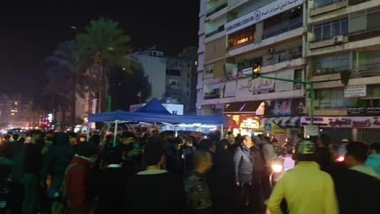 بالصورة: نصب خيم في طريق الجديدة وكورنيش المزرعة الآن