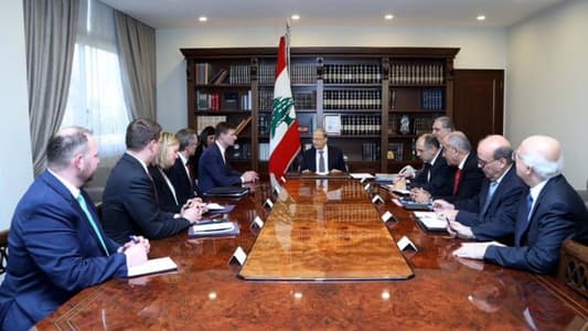 هيل: الولايات المتحدة تدعو القوى الأمنية إلى مواصلة ضمان سلامة المتظاهرين أثناء مشاركتهم في التظاهرات السلمية والى ضبط النفس من قبل الجميع فلا مكان للعنف في الخطاب المدني