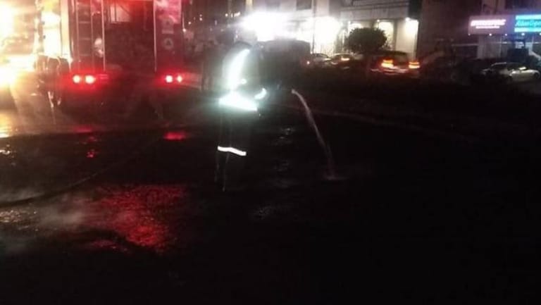 حريق إطارات غير صالحة على أوتوستراد الدورة