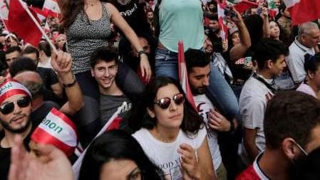 مراسل mtv: مسيرة شعبية جابت الشوارع باتجاه مصرف لبنان في صور رفضاً للسياسات المصرفيّة 