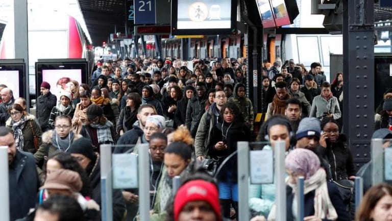 French union workers vote to halt production at key oil facility