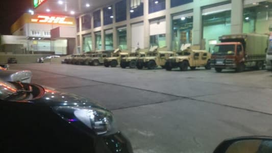 بالصورة: آليات للجيش اللبناني تستلم 9 طن من النقود من الطبعة الجديدة فئة 50.000 و100.000 من مطار بيروت