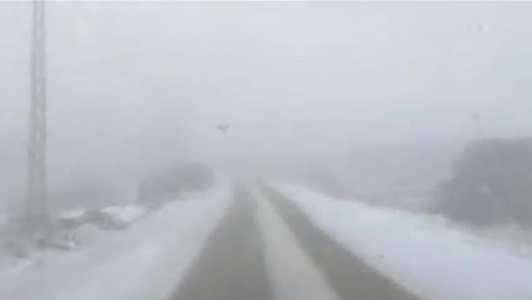 "التحكم المروري": طريق ترشيش - زحلة سالكة أمام السيارات ذات الدفع الرباعي أو المجهزة بسلاسل معدنية