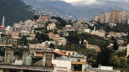 قطع طرقات الضنية بالثلوج