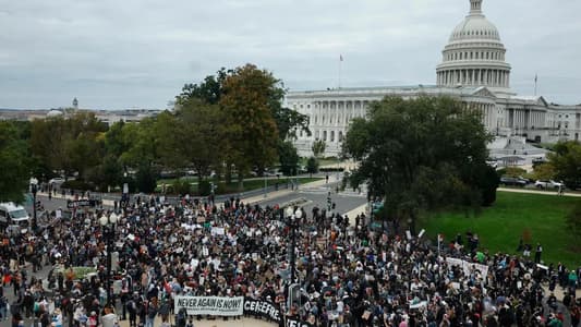 Protesters around the Capitol  Building are raising slogans demanding the arrest of Netanyahu and Israeli officials responsible for the war in Gaza