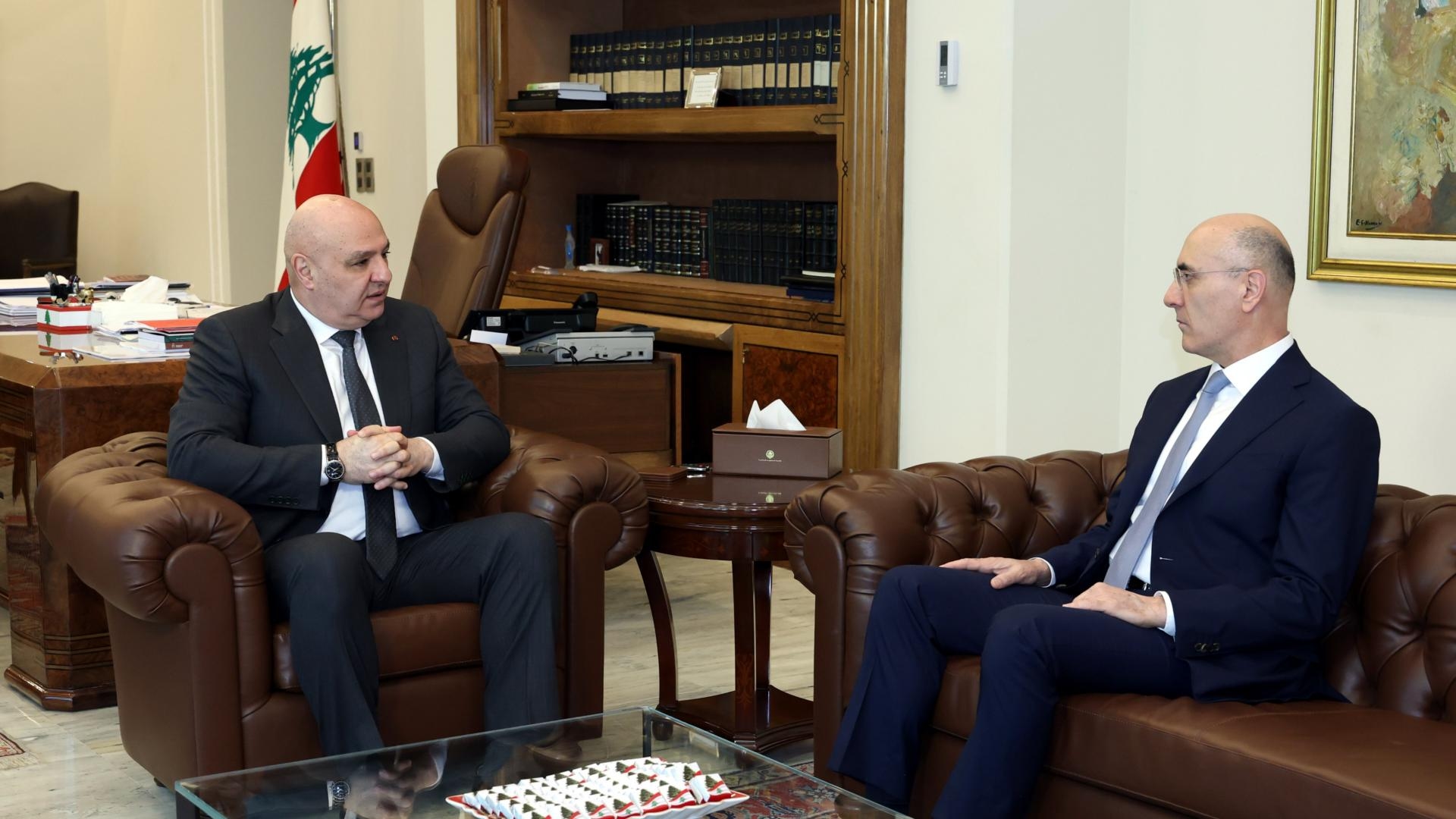 الرئيس عون عرض للأوضاع الأمنيّة مع منسى والحجّار وهيكل