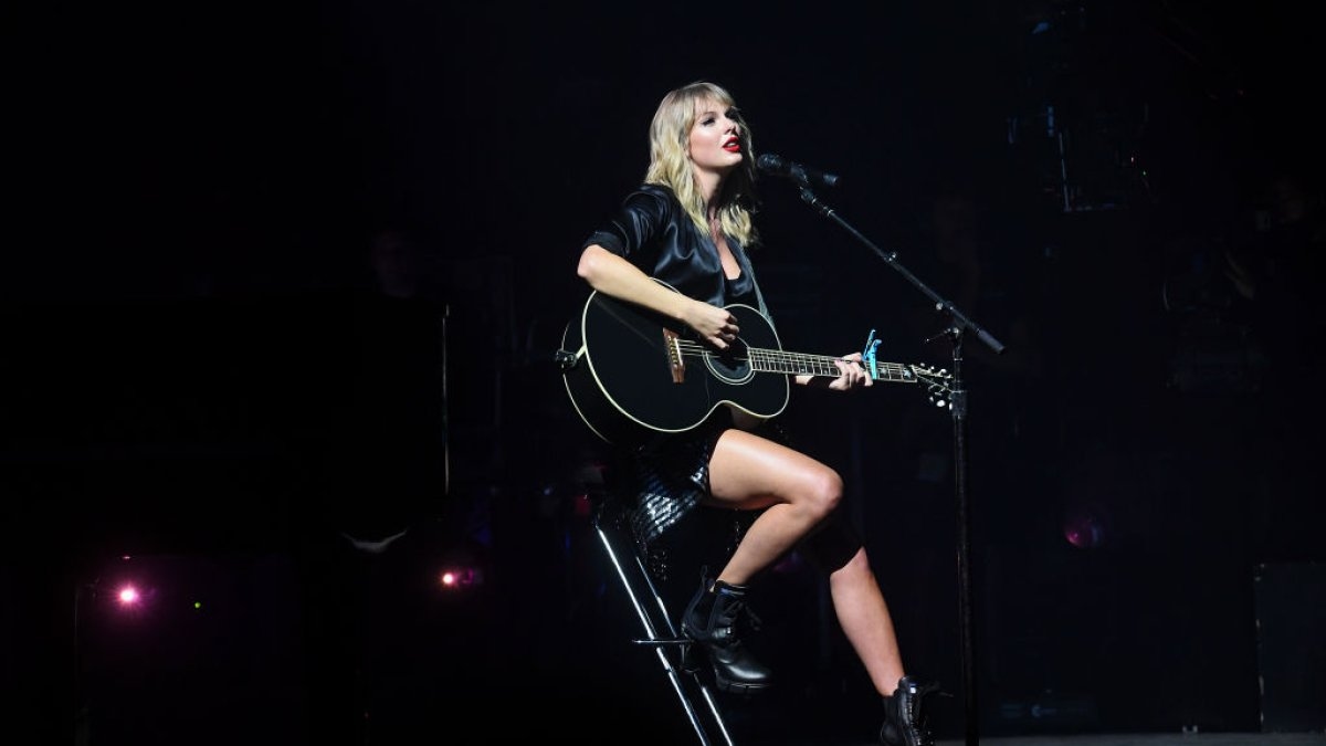 Fan Dies at Taylor Swift Show in Sweltering Rio de Janeiro