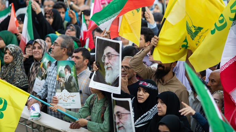 إيران لـ "الحزب": لا تسلّم سلاحك… الآن