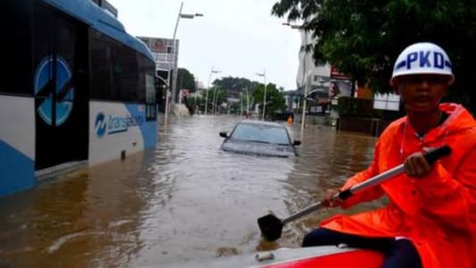 Flood death toll rises in Jakarta, tens of thousands evacuated