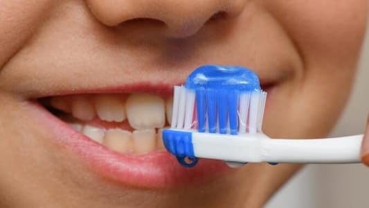 تنظيف الأسنان غير مرغوب فيه بعد تناول الأطعمة أو المشروبات الحمضية