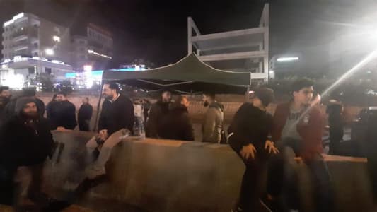 مراسل mtv: استقدام خيم لتركيبها في الزوق مع استمرار قطع الطريق من قبل المتظاهرين