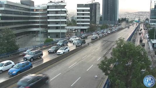 "التحكم المروري": حركة المرور كثيفة من أوتوستراد الرئيس الهراوي باتجاه الاشرفية