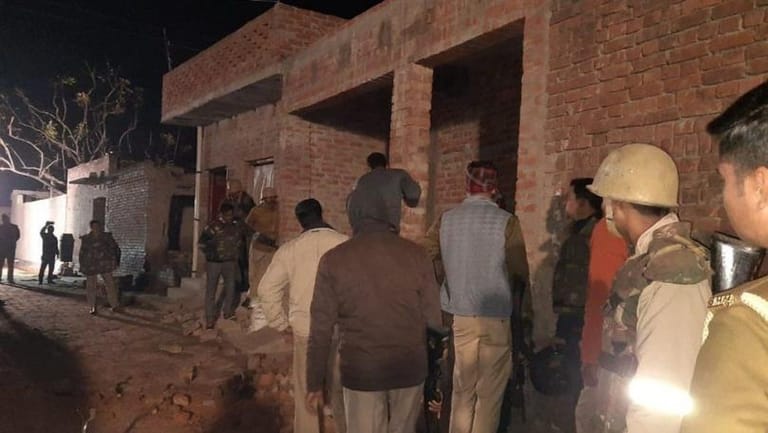 Indian Mob Beats to Death Wife of Man Who Took 20 Children Hostage