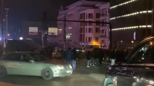 محتجون يقطعون جسر الرينغ تضامناً مع محتجي طرابلس