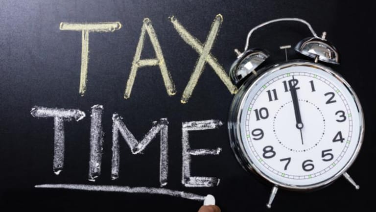 ٥ آلاف على البنزين وزيادة ضريبيّة وحلّ كهربائي بتوقيع أميركي