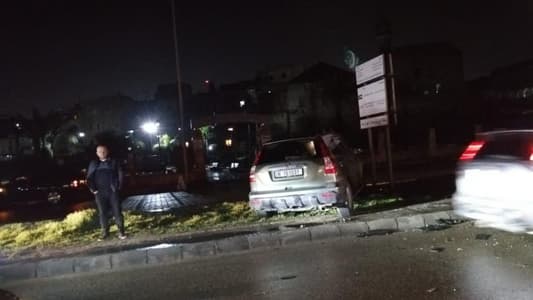 بالصور: حادث سير بين 4 سيارات وشاحنة 
