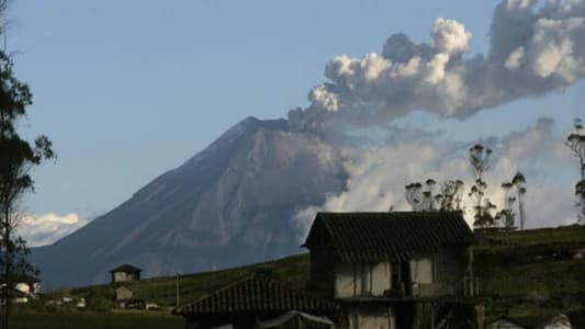 بركان في الإكوادور يُظهر علاماتٍ على انهيارٍ كارثيّ وشيك
