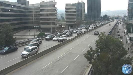 التحكم المروري: حركة المرور كثيفة على اوتوستراد الرئيس الهراوي باتجاه الاشرفية