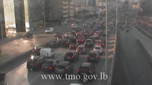 التحكم المروري: حركة المرور كثيفة من النقاش بإتجاه انطلياس وصولاً إلى نهر الموت
