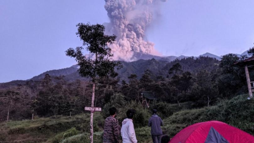 Indonesia shuts airport after Java volcano erupts