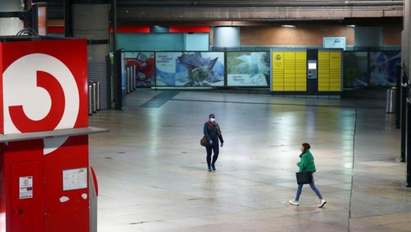 Spain plans extension of coronavirus state of emergency, mulls border shutdown