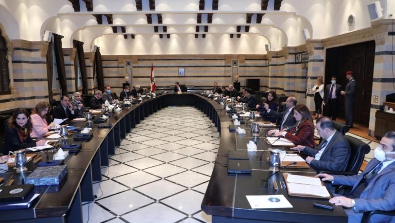 بالصور: إجراءات للوقاية من كورونا في قاعة مجلس الوزراء