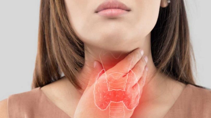 تعرّض الأحبال الصوتية للضّرر من مخاطر إستئصال الغدة الدرقية