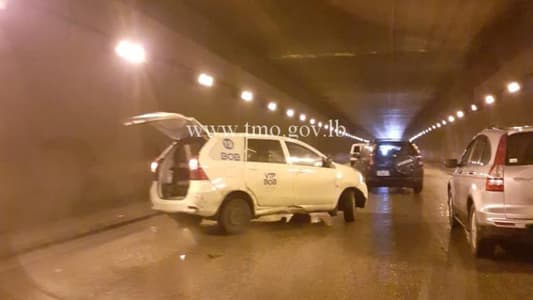 بالصّورة: حادث مروري داخل نفق المطار الأول باتجاه بيروت وحركة المرور كثيفة