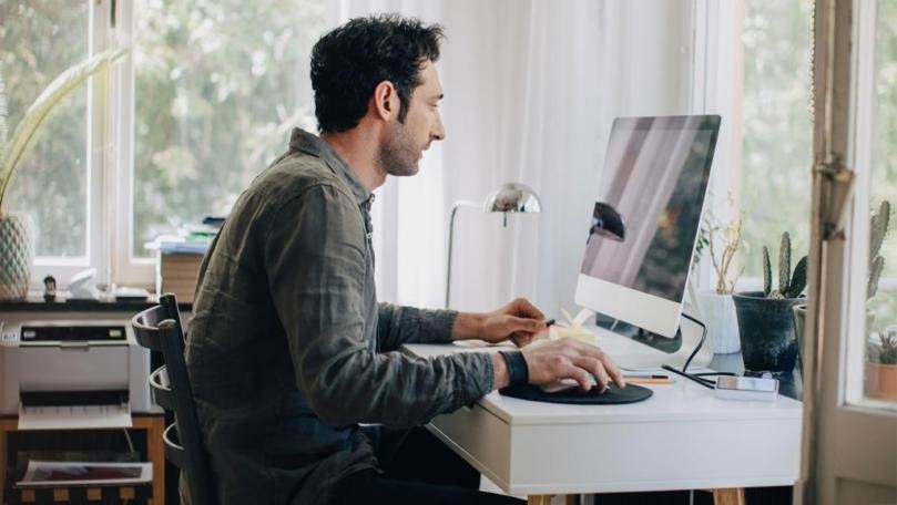 إرشادات أدبية وأمنية يجب الإلتزام بها أثناء العمل من المنزل