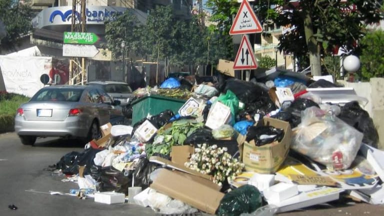 النفايات ستغرق الشوارع... وتساؤلات حول المعدات الطبيّة الملوّثة بـ"كورونا"!