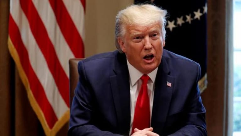 ترامب يتراجع عن قراره بفتح الاقتصاد مجدداً 