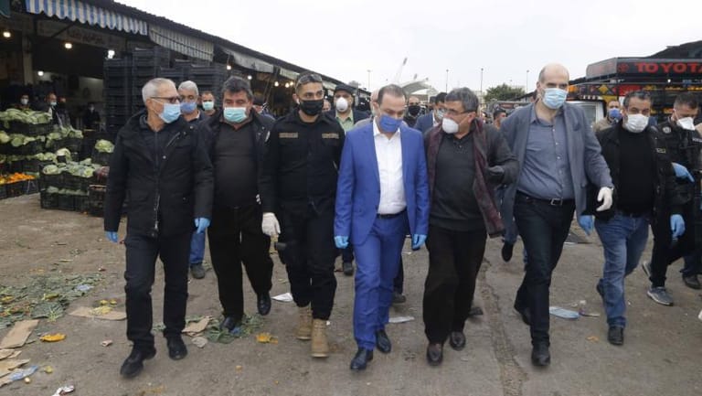 مرتضى متفقداً سوق الخضار في بيروت: لا يجوز الاحتكار وغلاء الأسعار